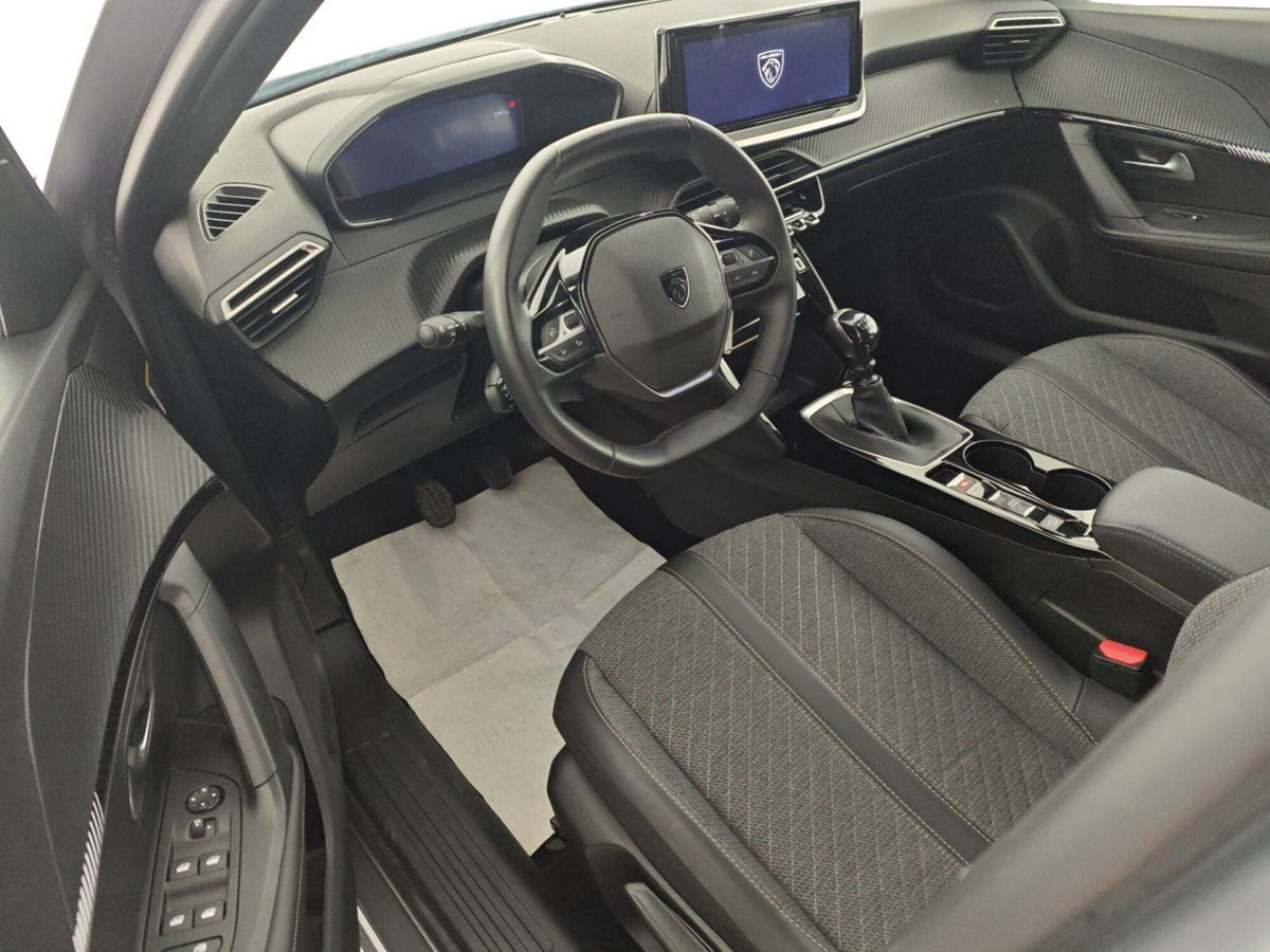 Peugeot 2008 PureTech 100 S&S Allure (10)