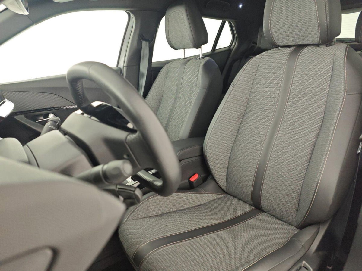 Peugeot 2008 PureTech 100 S&S Allure (12)
