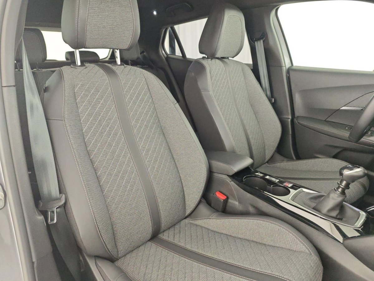 Peugeot 2008 PureTech 100 S&S Allure (15)