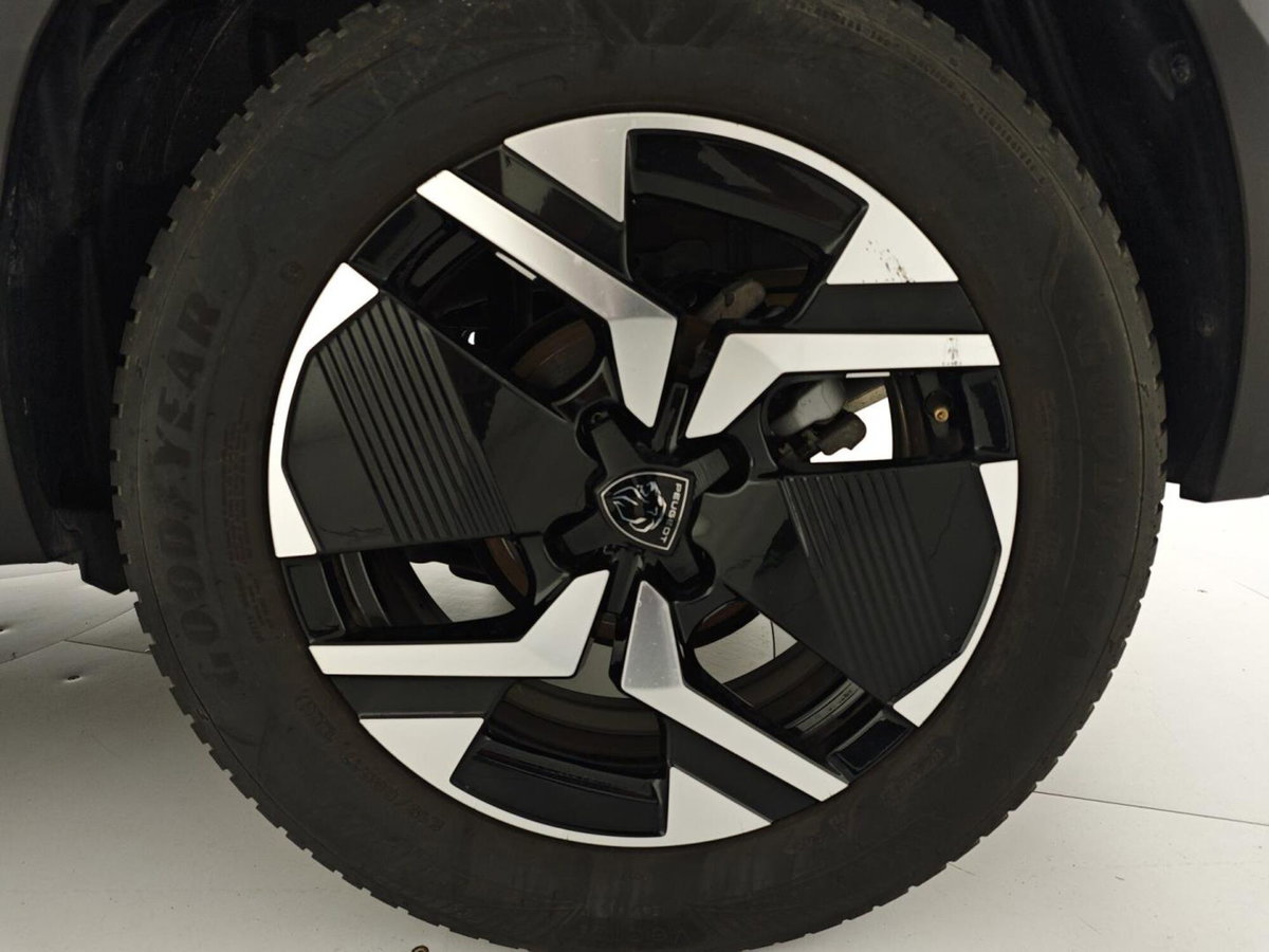 Peugeot 2008 PureTech 100 S&S Allure (9)