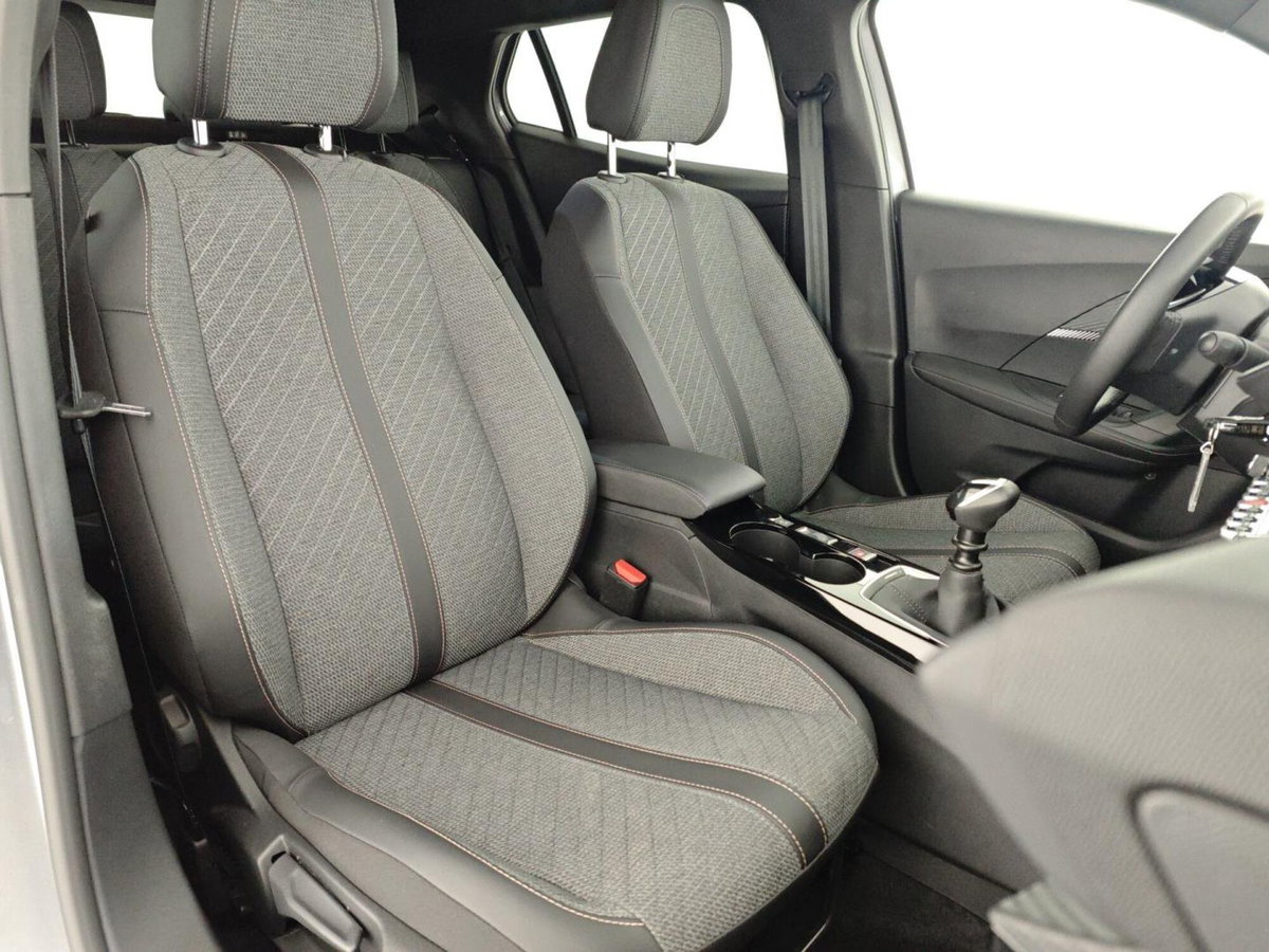 Peugeot 2008 PureTech 100 S&S Allure (14)
