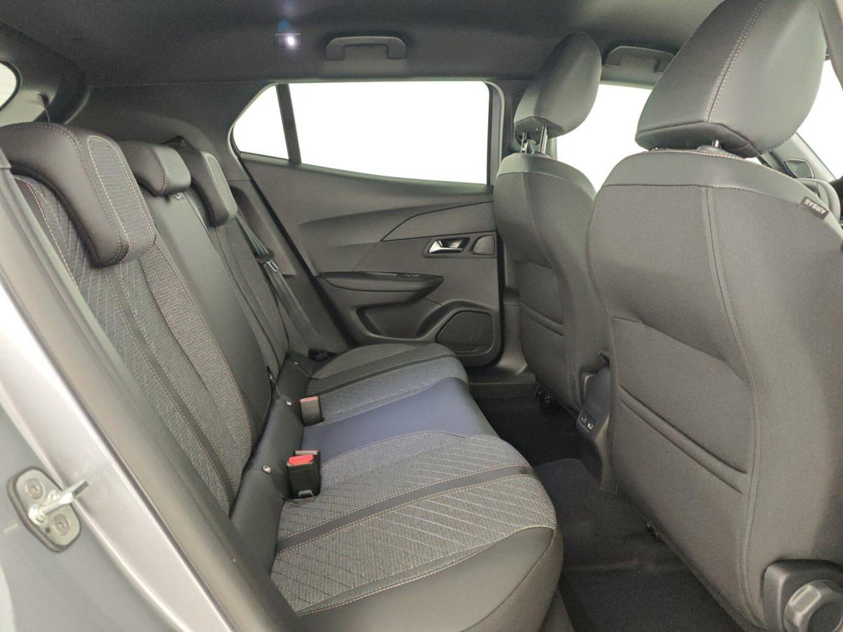 Peugeot 2008 PureTech 100 S&S Allure (15)