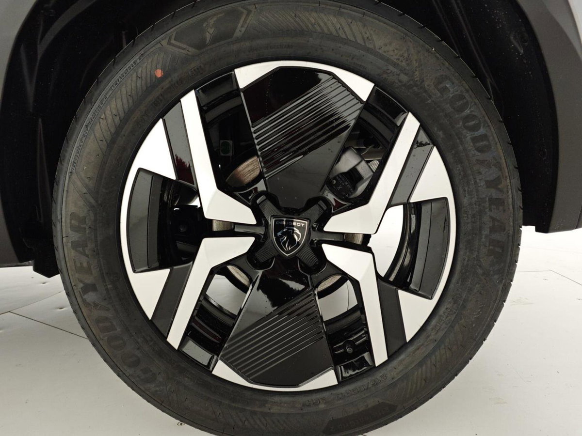 Peugeot 2008 PureTech 100 S&S Allure (8)