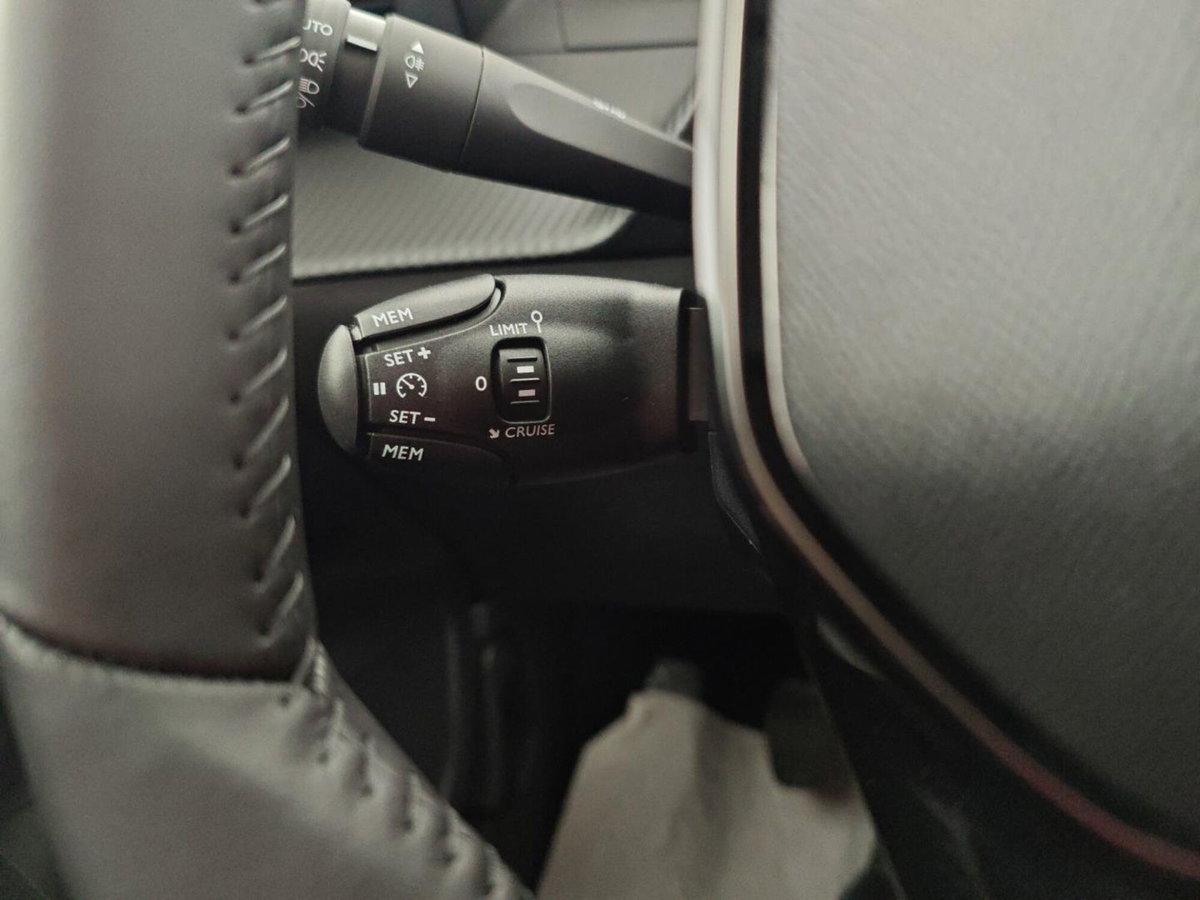 Peugeot 2008 PureTech 100 S&S Allure (19)