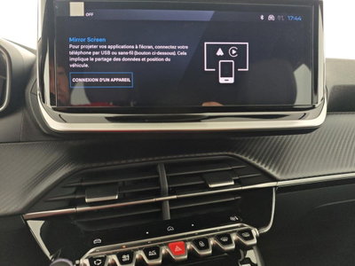 Peugeot 2008 PureTech 100 S&S Allure (17)