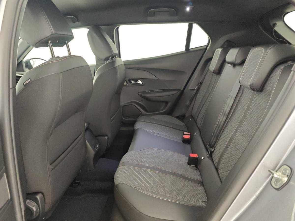 Peugeot 2008 PureTech 100 S&S Allure (12)