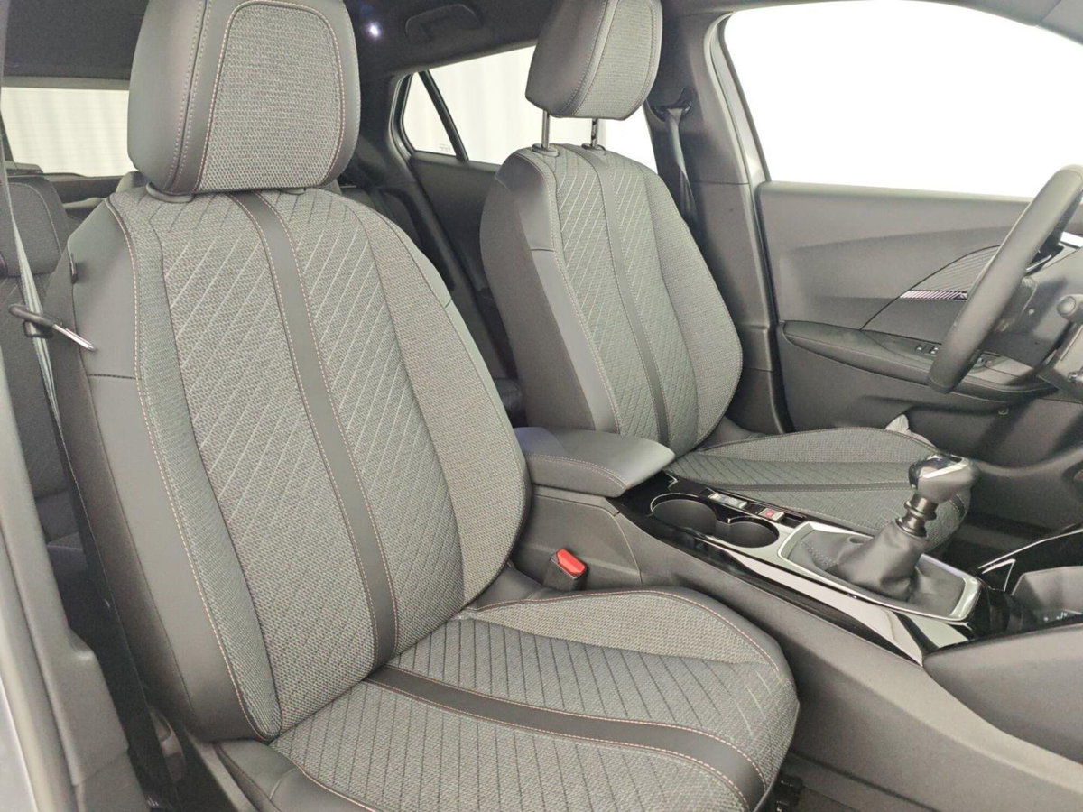 Peugeot 2008 PureTech 100 S&S Allure (14)