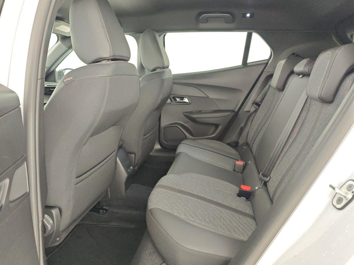 Peugeot 2008 PureTech 100 S&S Allure (12)