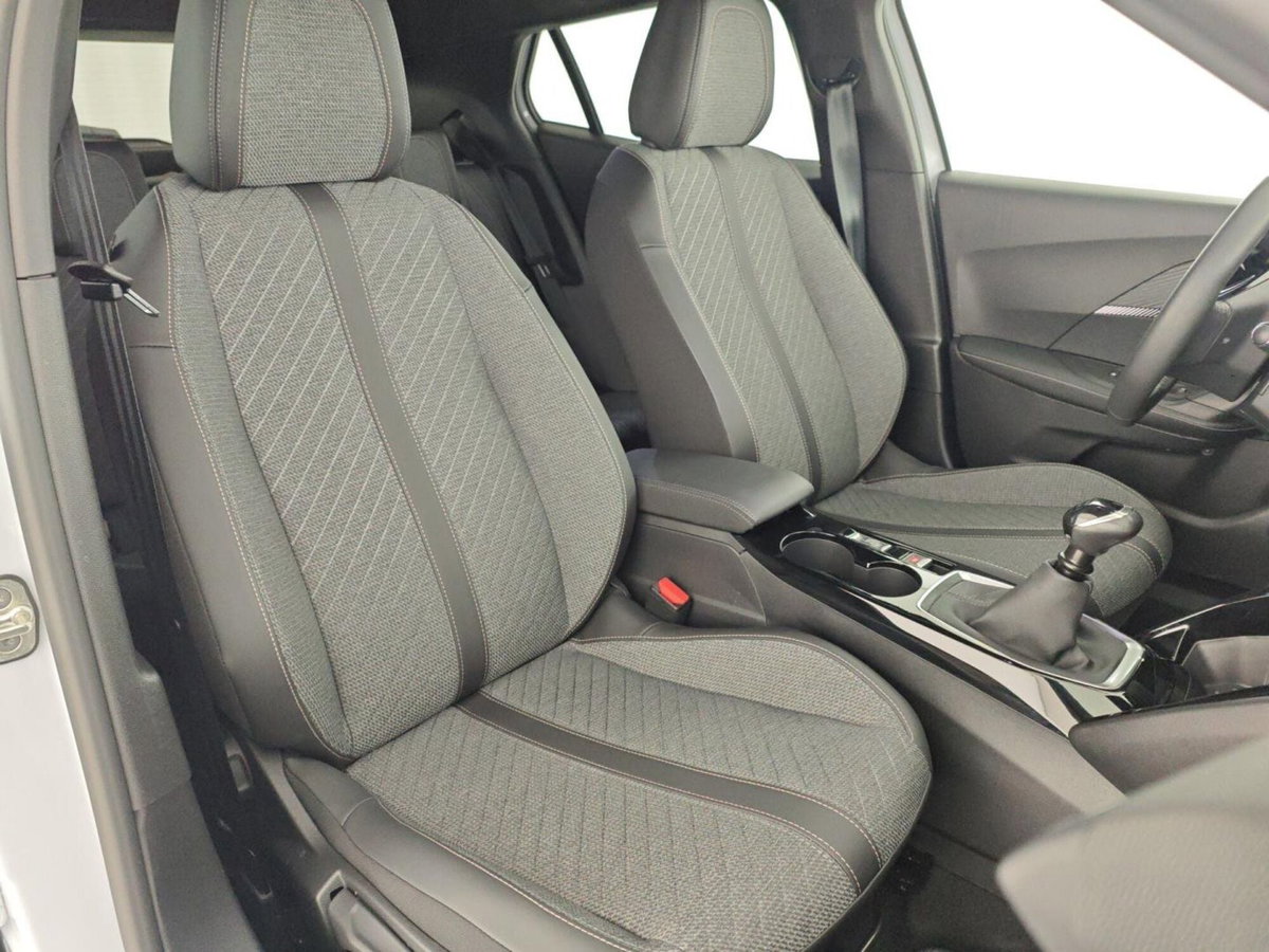 Peugeot 2008 PureTech 100 S&S Allure (14)