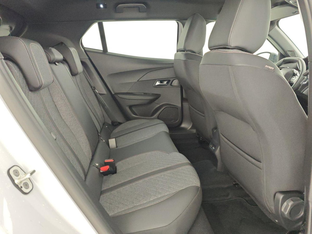 Peugeot 2008 PureTech 100 S&S Allure (15)
