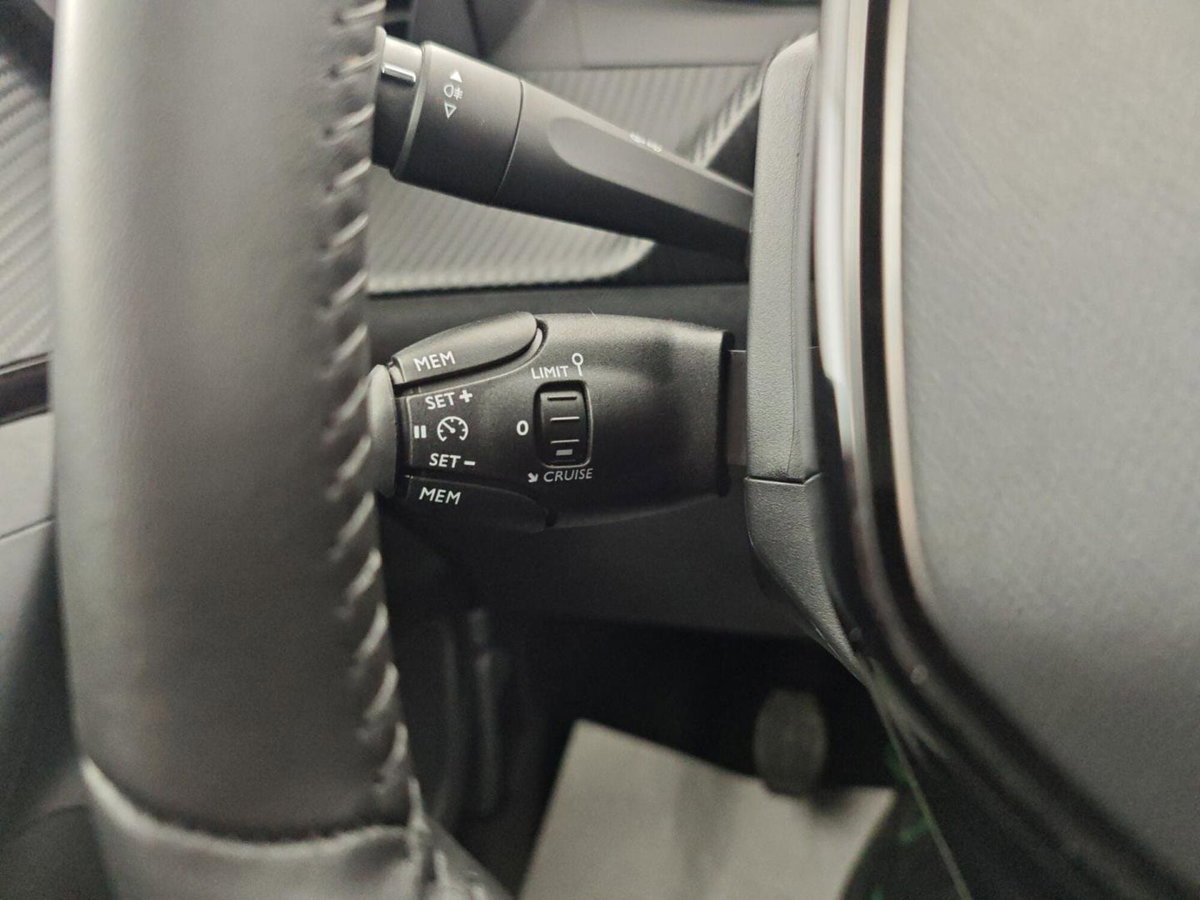 Peugeot 2008 PureTech 100 S&S Allure (16)