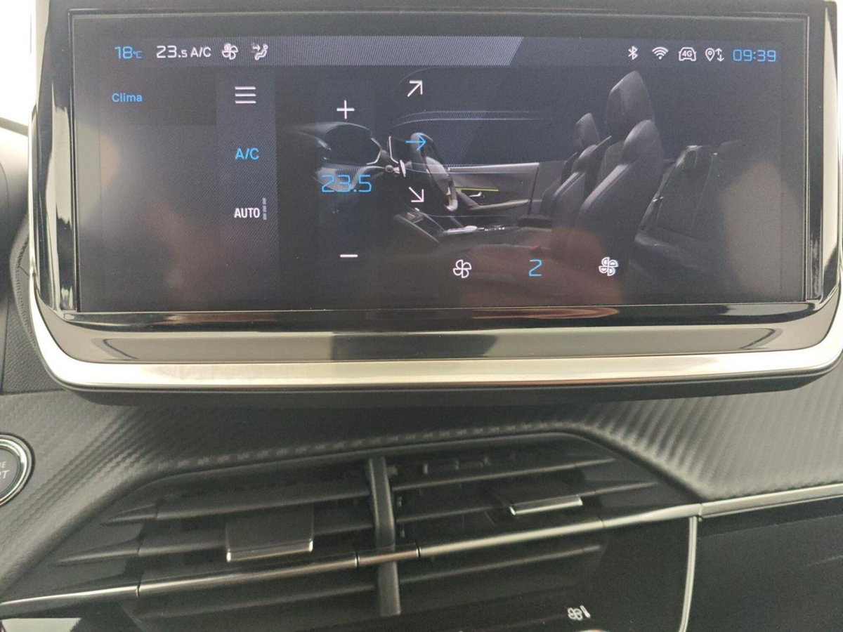 Peugeot 2008 PureTech 100 S&S Allure (17)