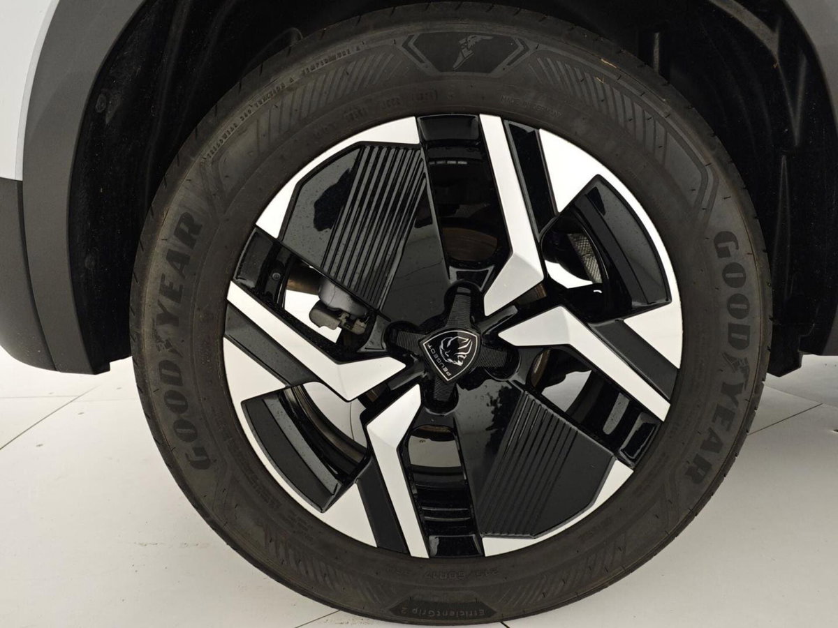 Peugeot 2008 PureTech 100 S&S Allure (7)