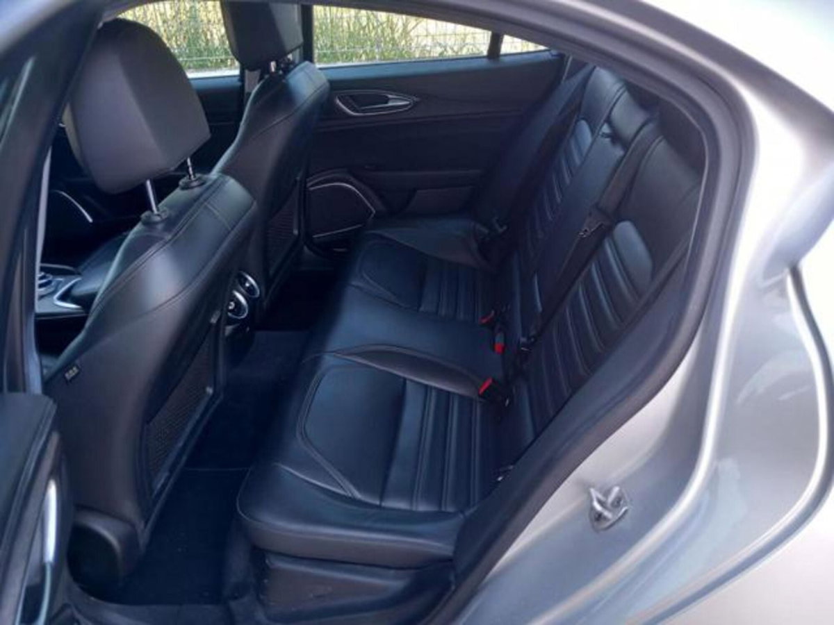 Alfa Romeo Giulia 2.2 Turbodiesel 190 CV AT8 Ti (11)