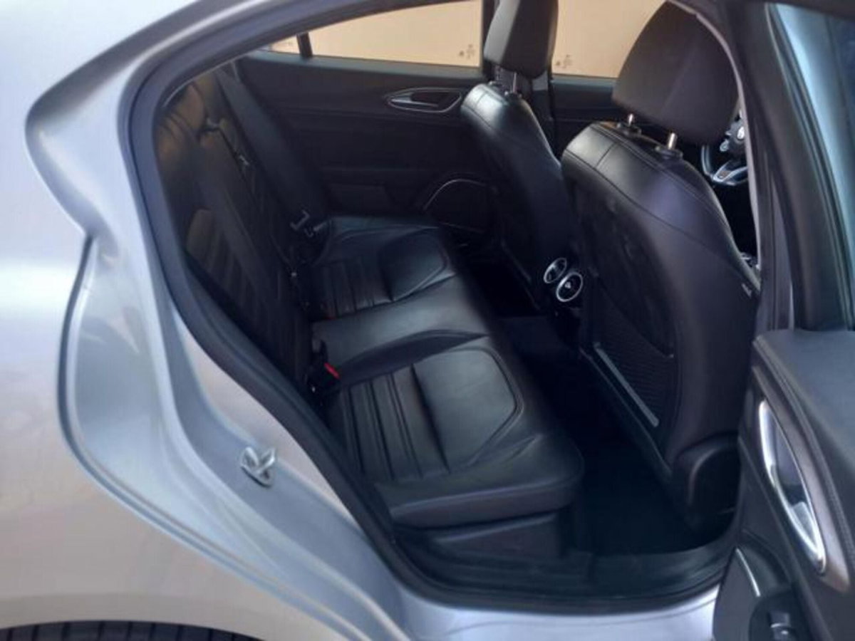 Alfa Romeo Giulia 2.2 Turbodiesel 190 CV AT8 Ti (12)