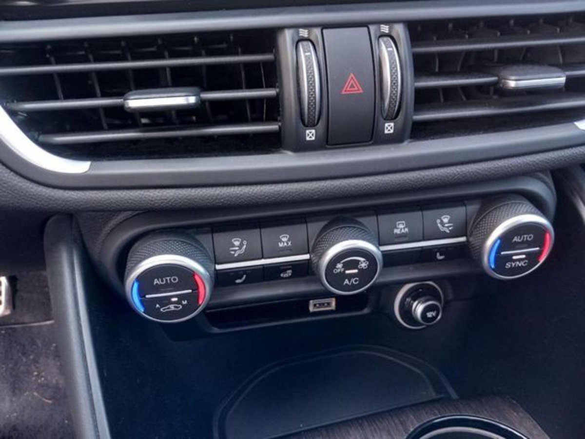 Alfa Romeo Giulia 2.2 Turbodiesel 190 CV AT8 Ti (18)