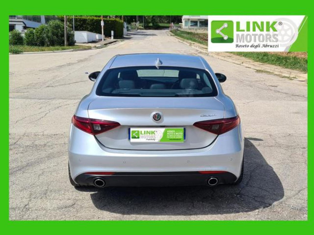 Alfa Romeo Giulia 2.2 Turbodiesel 190 CV AT8 Ti (4)