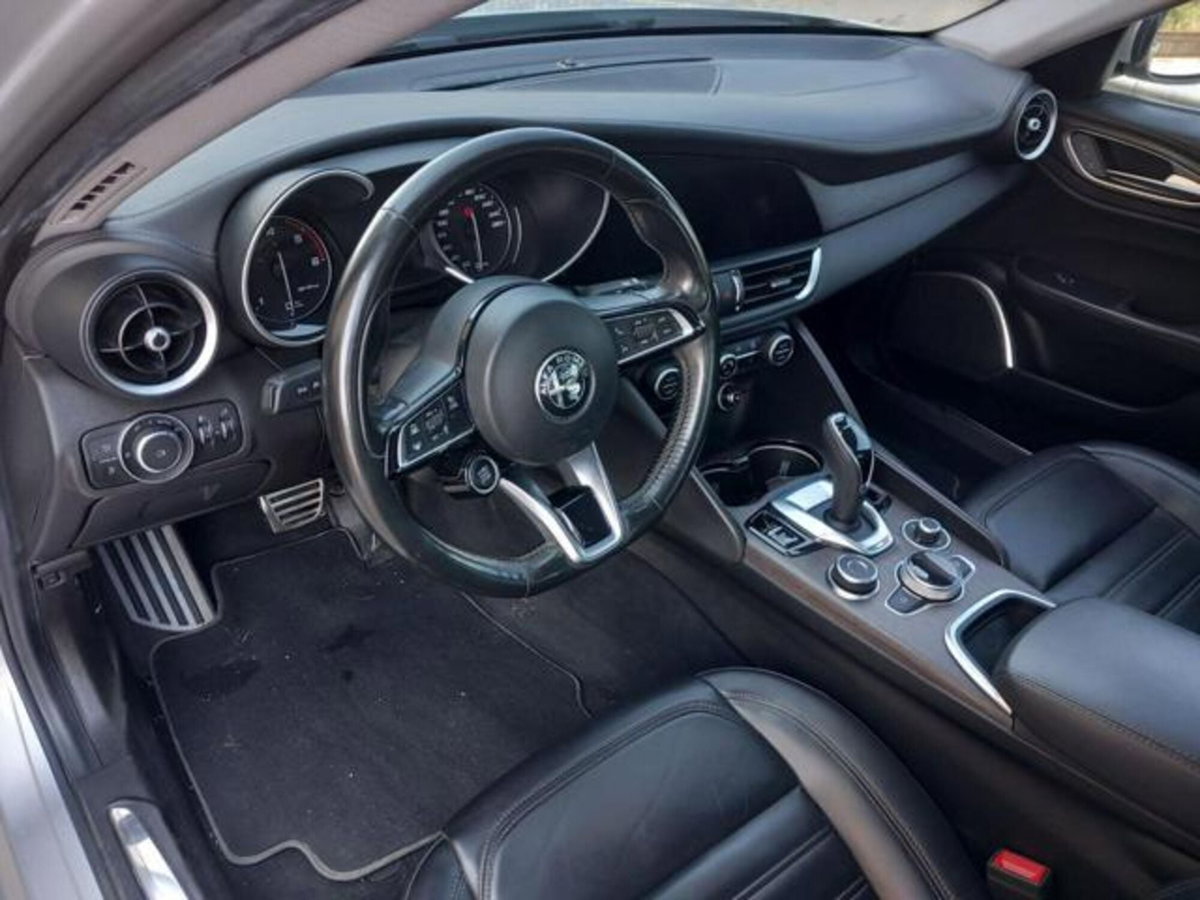 Alfa Romeo Giulia 2.2 Turbodiesel 190 CV AT8 Ti (5)