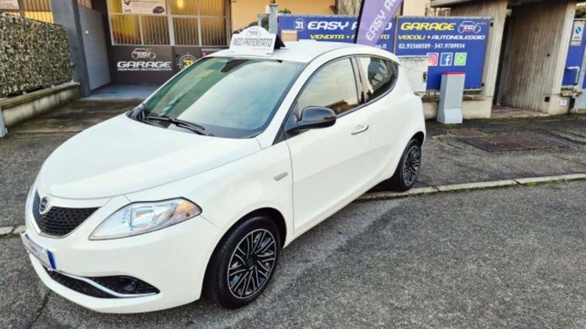 Lancia Ypsilon 1.0 FireFly 5 porte S&S Hybrid Ecochic Gold
