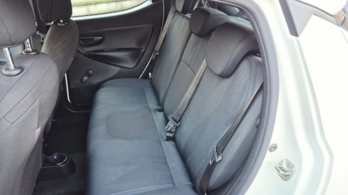 Lancia Ypsilon 1.0 FireFly 5 porte S&S Hybrid Ecochic Gold (10)