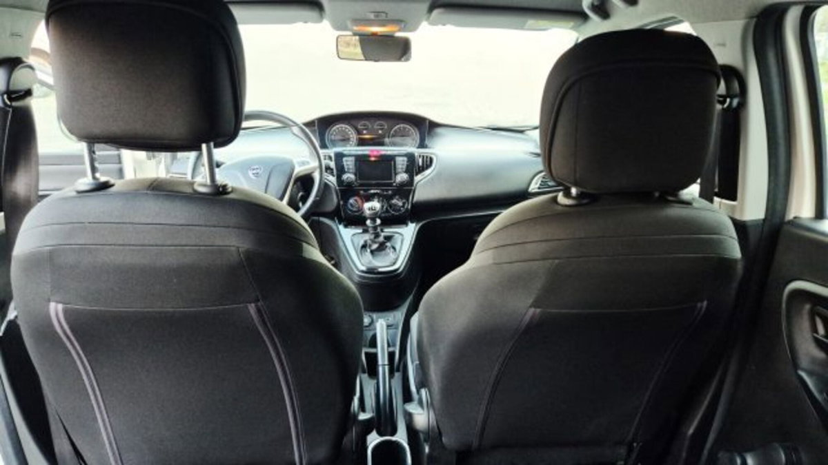 Lancia Ypsilon 1.0 FireFly 5 porte S&S Hybrid Ecochic Gold (12)