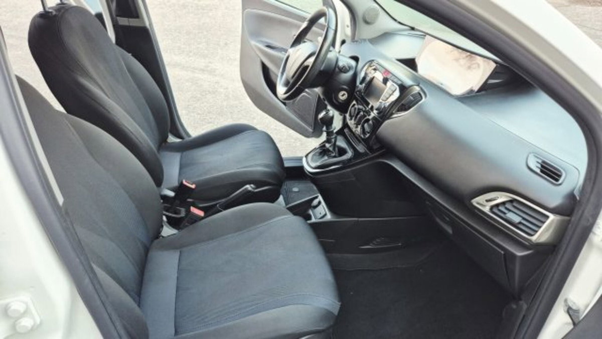 Lancia Ypsilon 1.0 FireFly 5 porte S&S Hybrid Ecochic Gold (15)