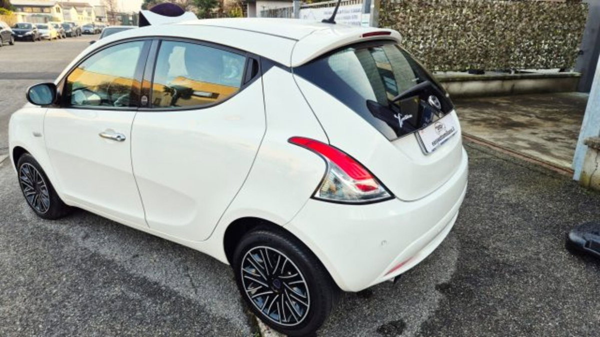 Lancia Ypsilon 1.0 FireFly 5 porte S&S Hybrid Ecochic Gold (3)