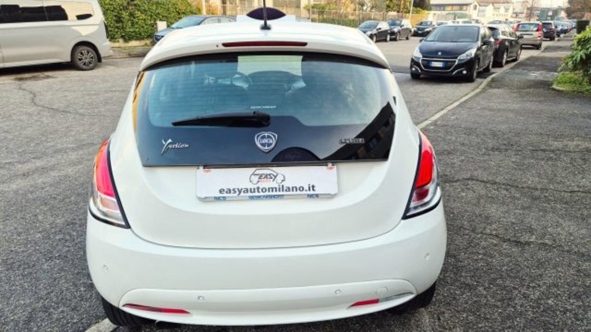 Lancia Ypsilon 1.0 FireFly 5 porte S&S Hybrid Ecochic Gold (4)