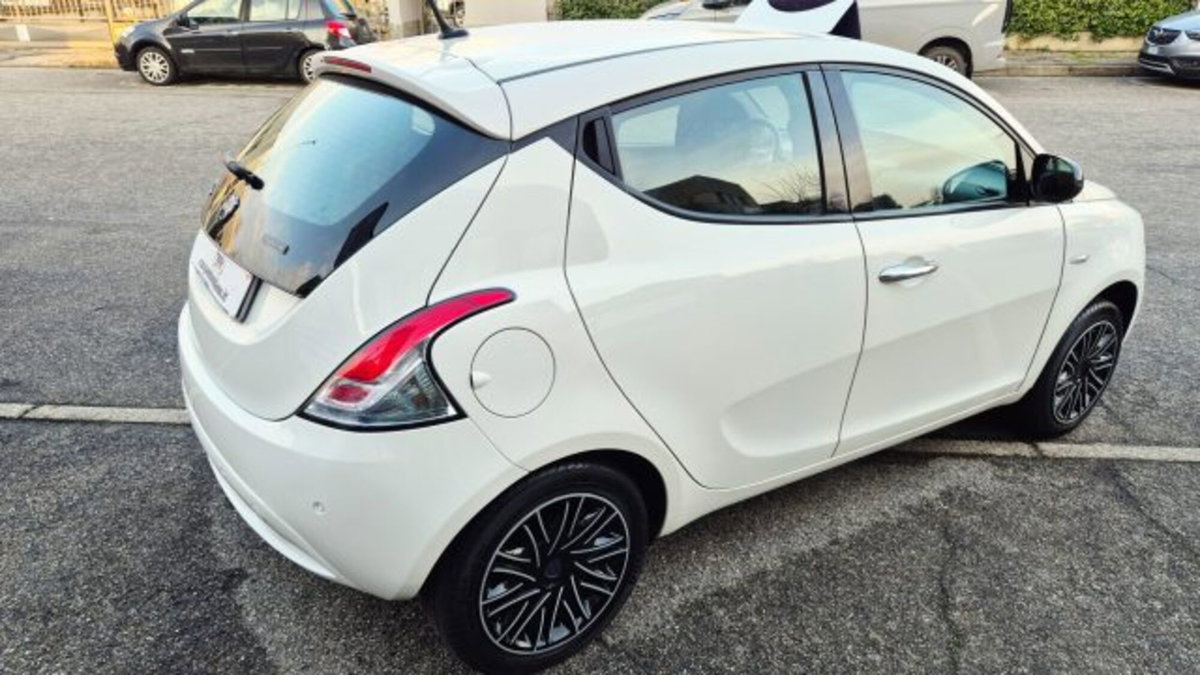 Lancia Ypsilon 1.0 FireFly 5 porte S&S Hybrid Ecochic Gold (5)