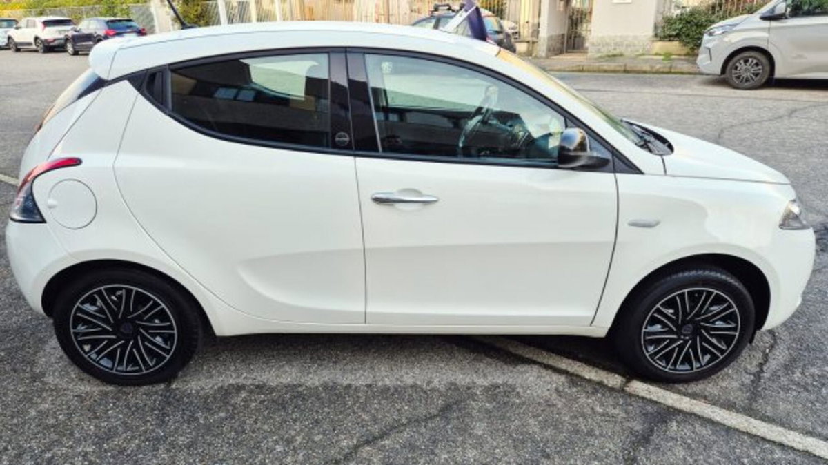 Lancia Ypsilon 1.0 FireFly 5 porte S&S Hybrid Ecochic Gold (6)