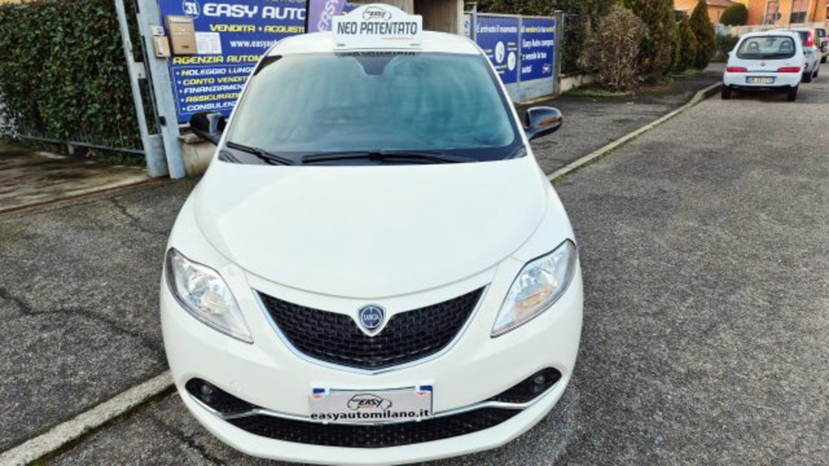 Lancia Ypsilon 1.0 FireFly 5 porte S&S Hybrid Ecochic Gold (8)