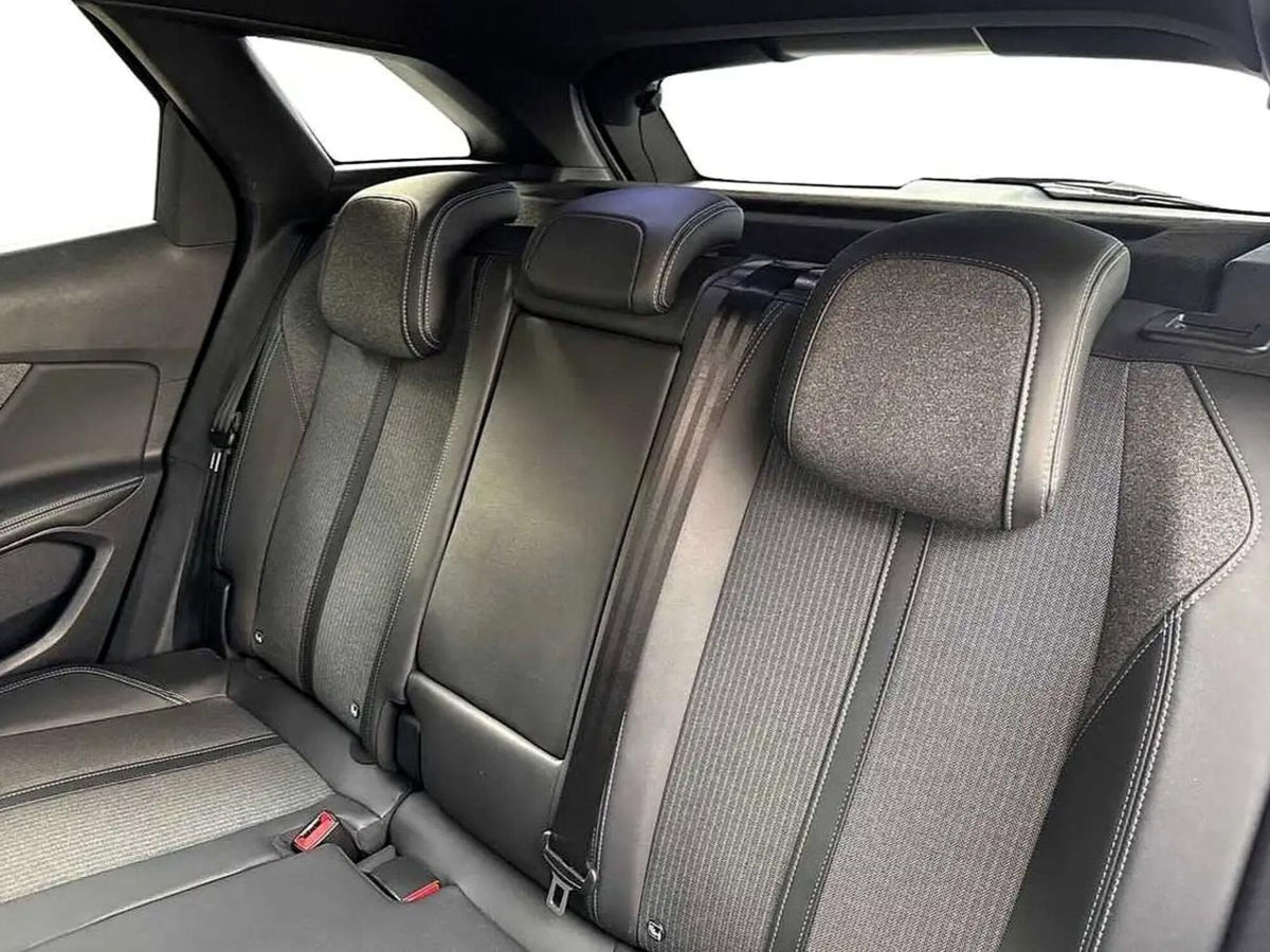 Peugeot 3008 BlueHDi 130 S&S Allure (8)