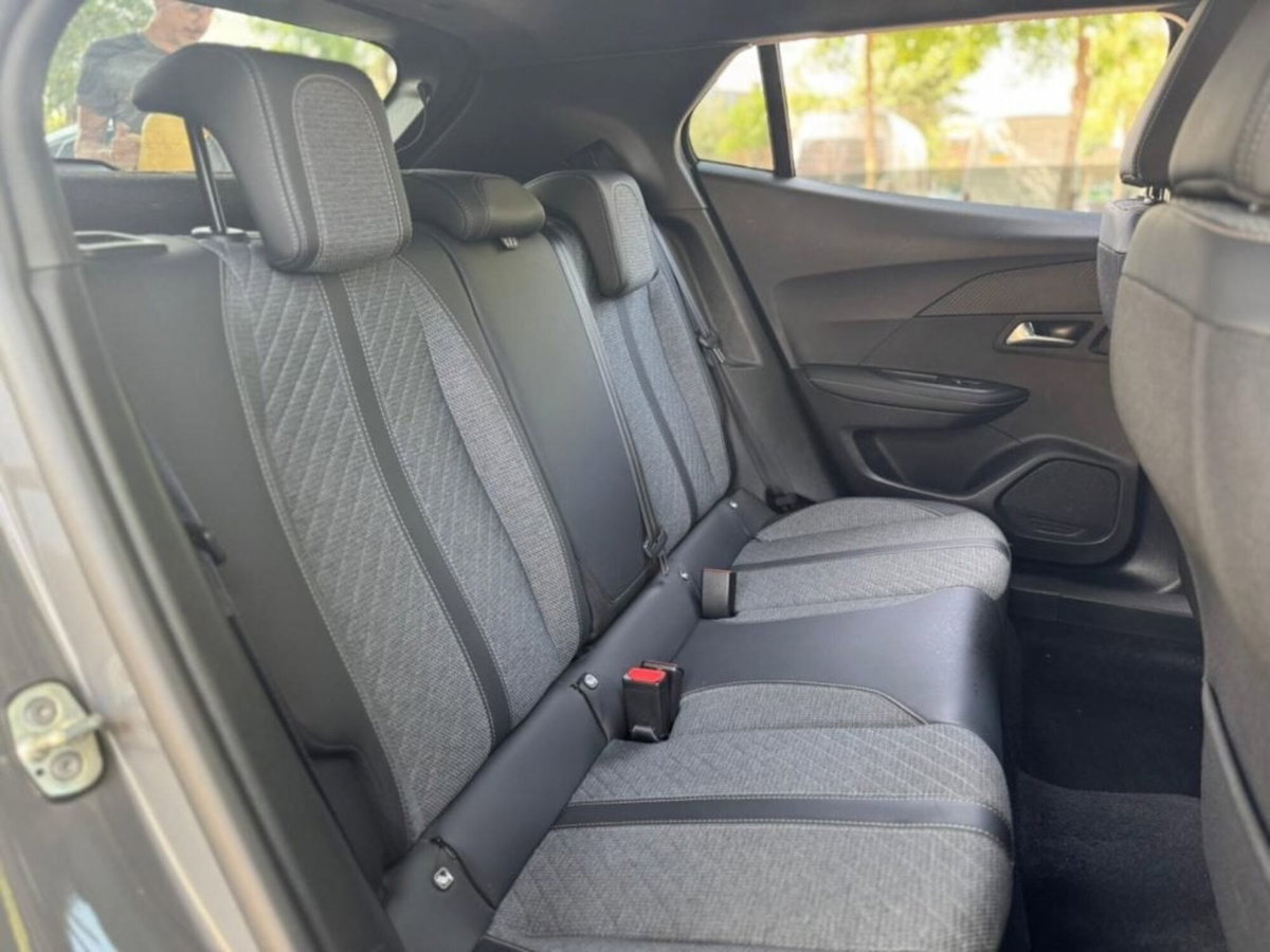 Peugeot 2008 PureTech 130 S&S Allure (11)