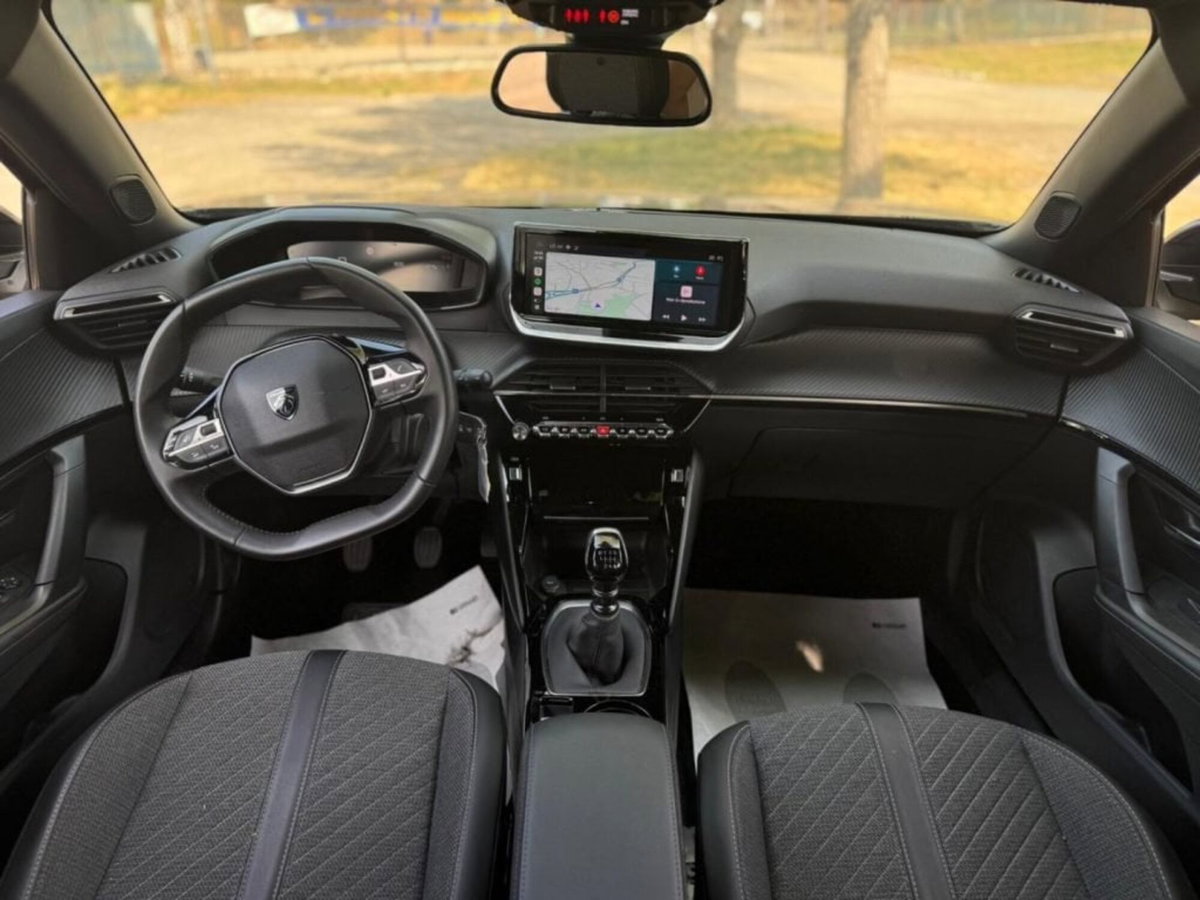 Peugeot 2008 PureTech 130 S&S Allure (7)
