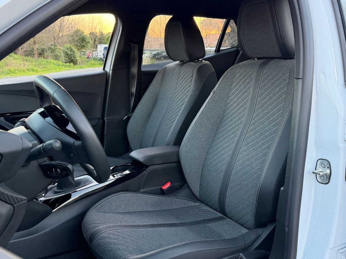 Peugeot 2008 PureTech 130 S&S Allure (10)