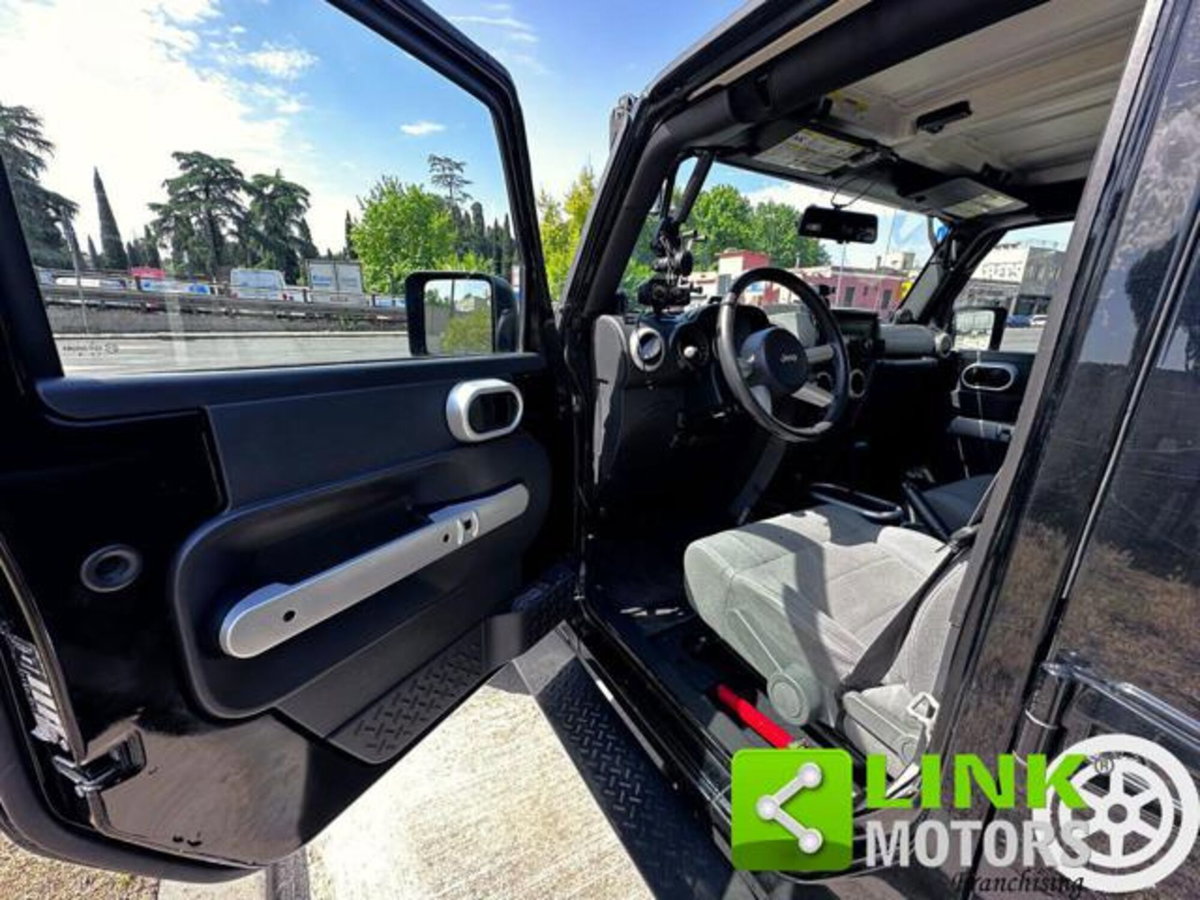 Jeep Wrangler Unlimited 2.8 CRD Sahara (13)