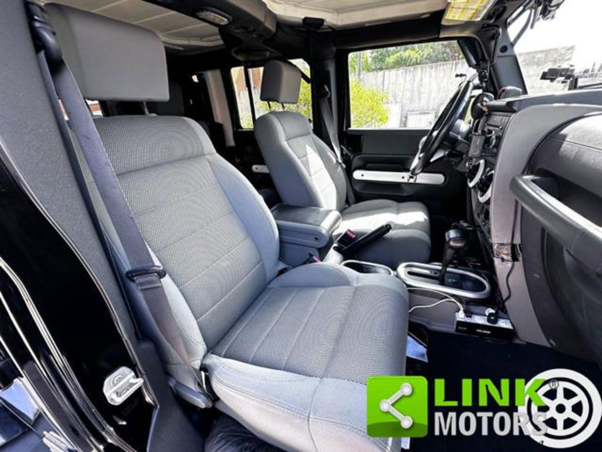 Jeep Wrangler Unlimited 2.8 CRD Sahara (8)