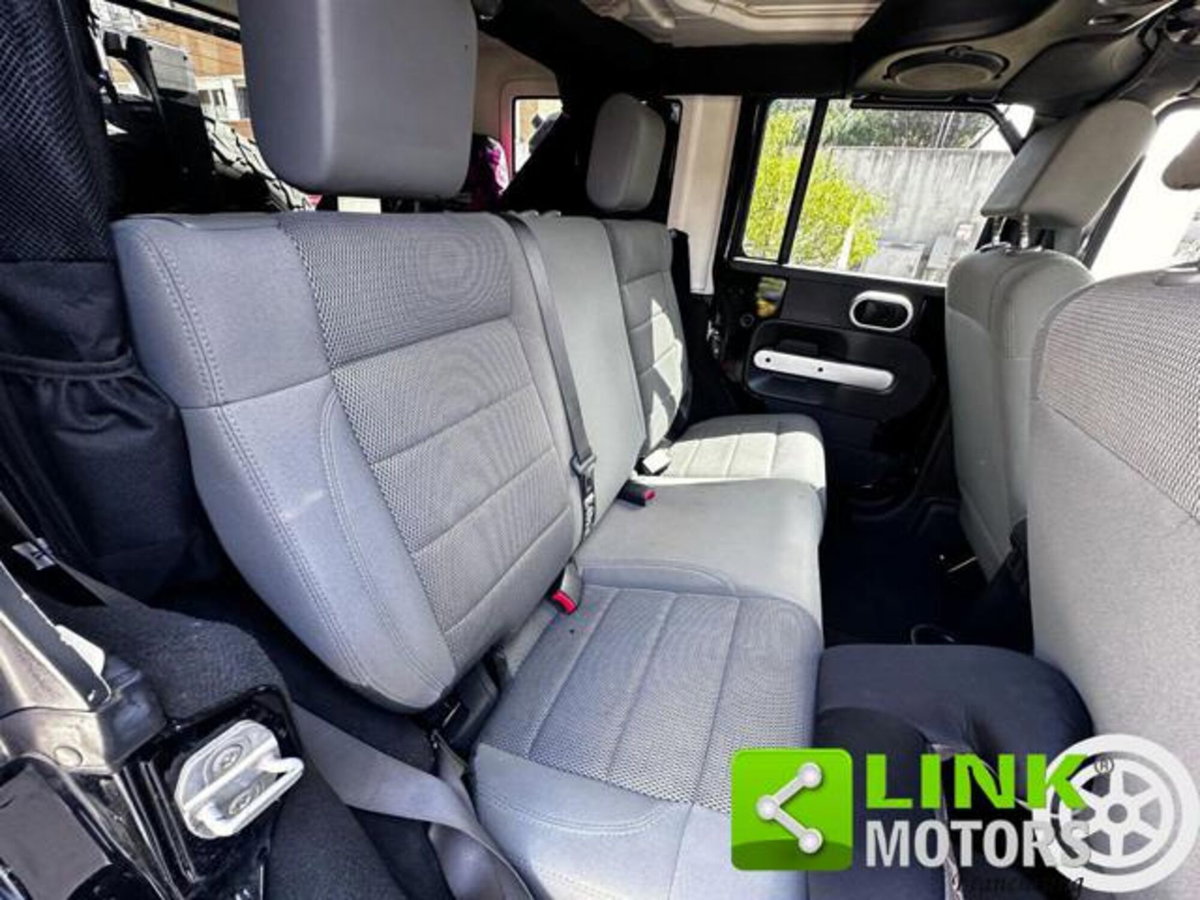 Jeep Wrangler Unlimited 2.8 CRD Sahara (9)