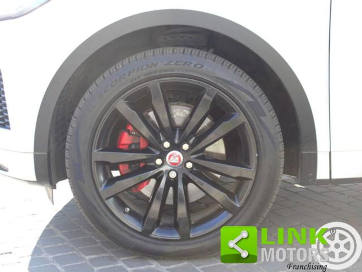 Jaguar E-Pace 2.0D 180 CV AWD (14)