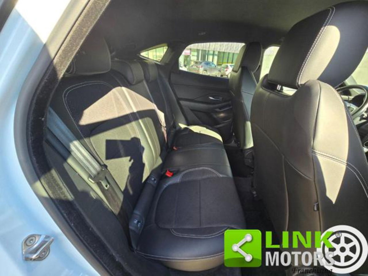 Jaguar E-Pace 2.0D 180 CV AWD (9)