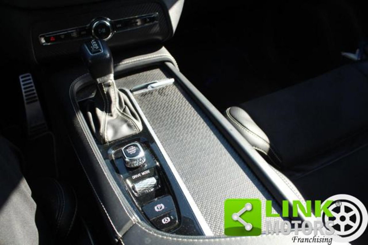 Volvo XC90 D5 AWD Geartronic 7 posti R-design (13)