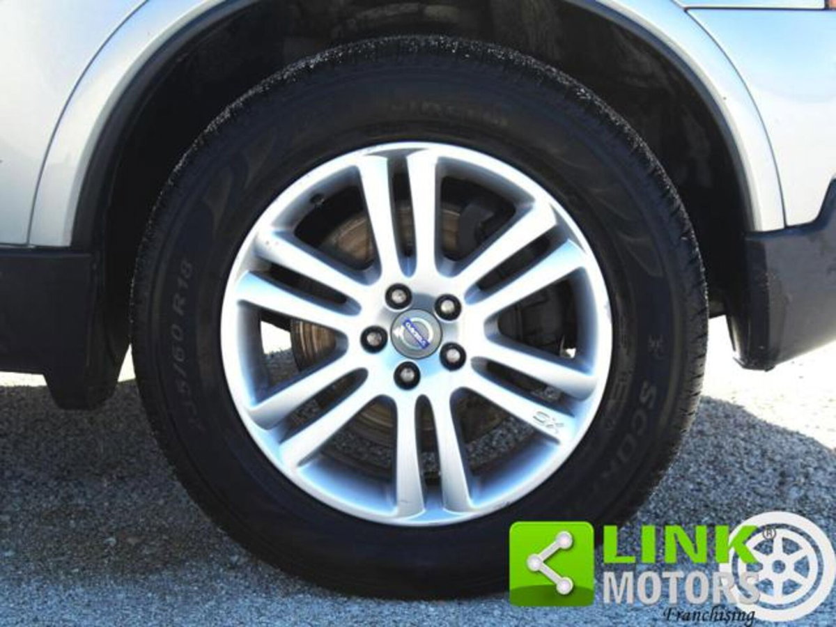 Volvo XC90 2.4 D5 185 CV AWD Executive (14)