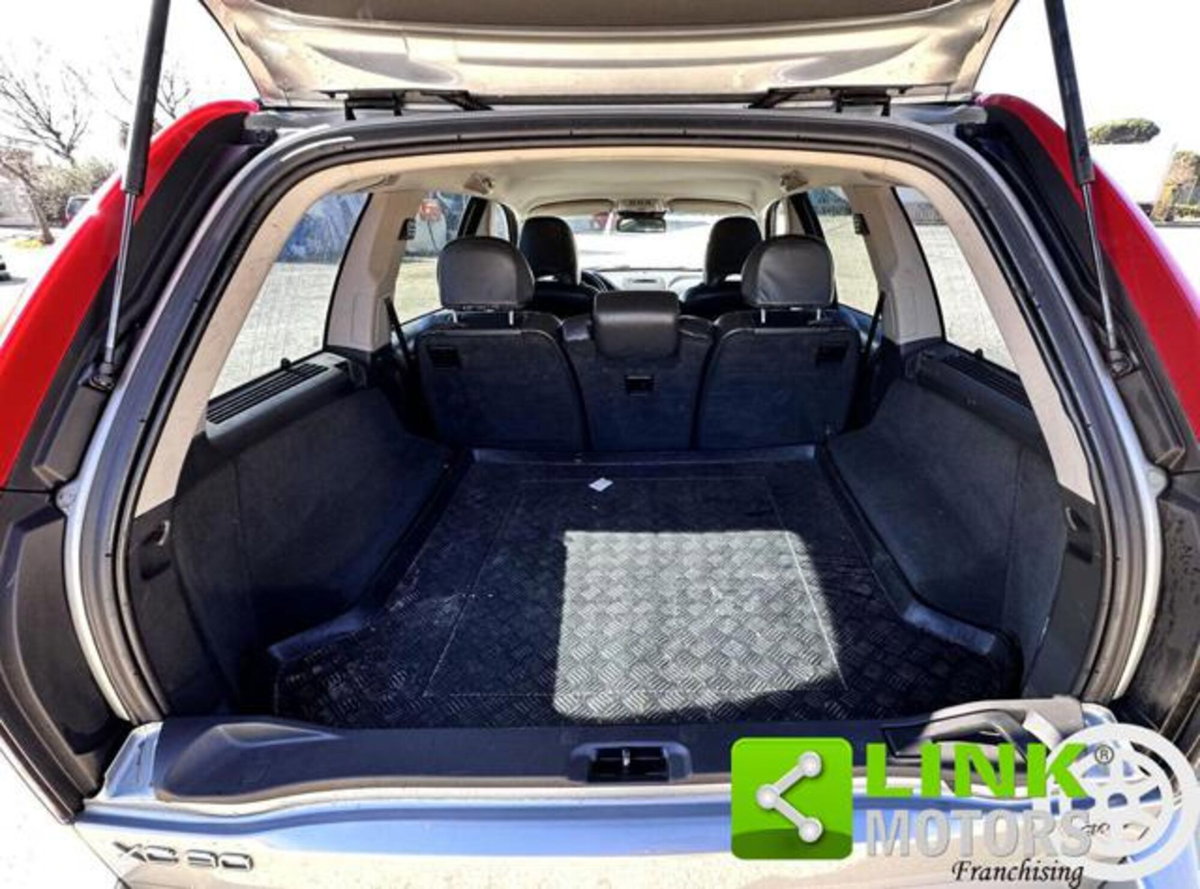 Volvo XC90 2.4 D5 185 CV AWD Executive (16)