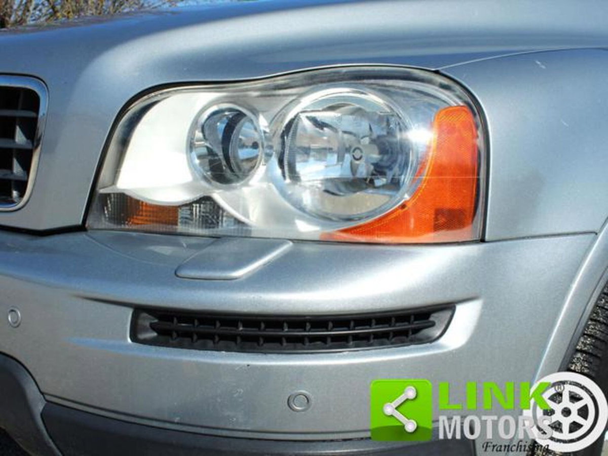 Volvo XC90 2.4 D5 185 CV AWD Executive (17)