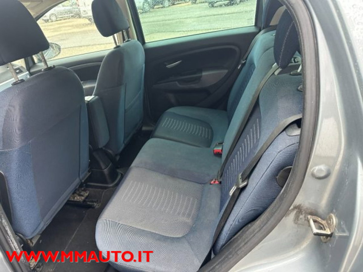 Fiat Grande Punto 1.3 MJT 75 CV 5 porte Dynamic (6)
