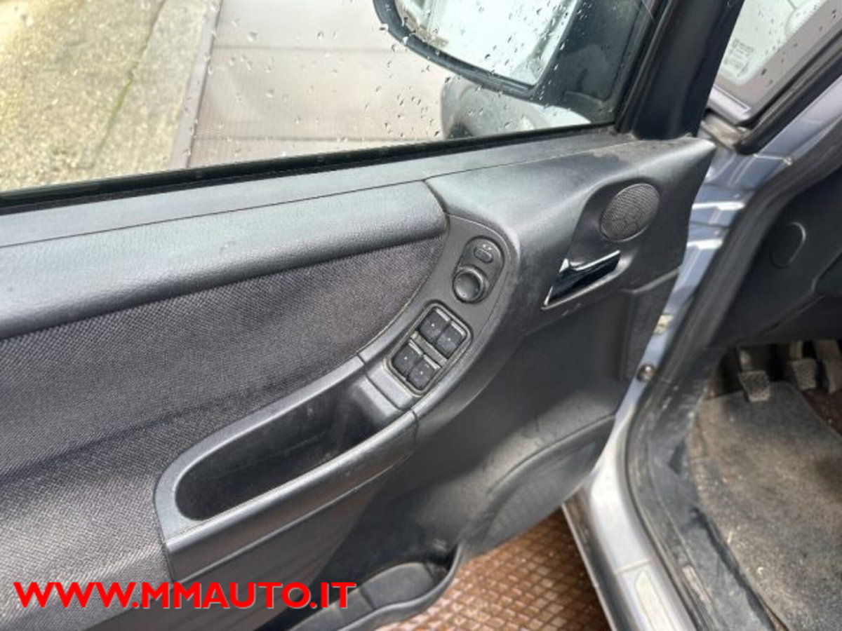 Opel Zafira 16V DTI cat Elegance (12)
