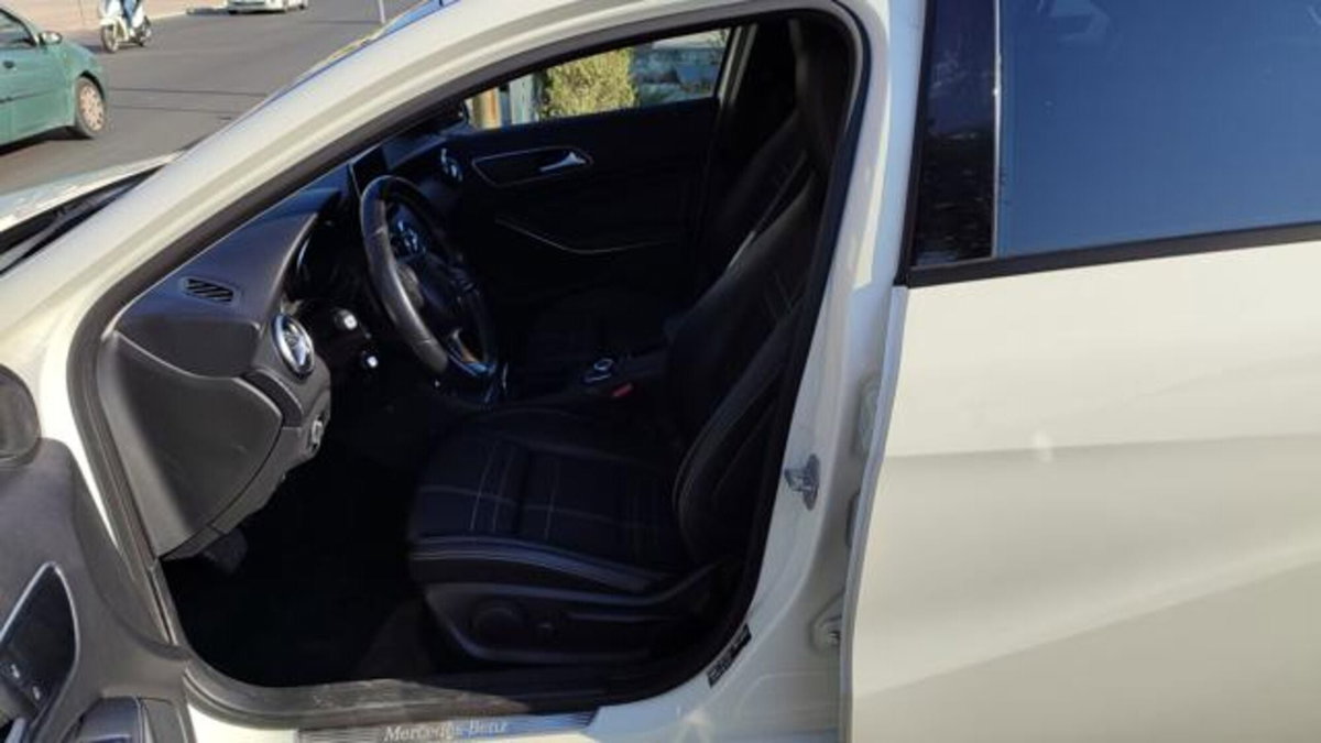 Mercedes-Benz Classe A 200 d Automatic 4Matic Premium (5)
