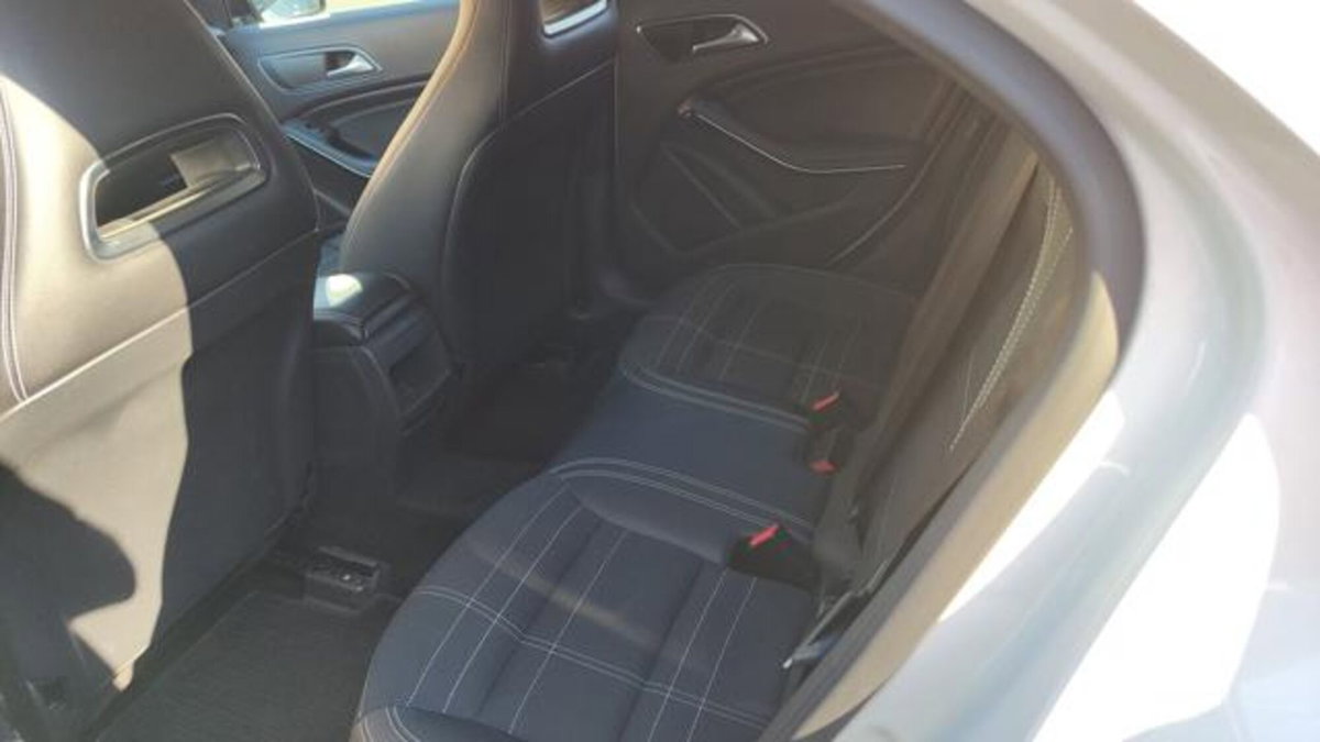 Mercedes-Benz Classe A 200 d Automatic 4Matic Premium (6)
