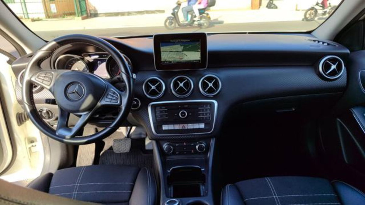 Mercedes-Benz Classe A 200 d Automatic 4Matic Premium (7)