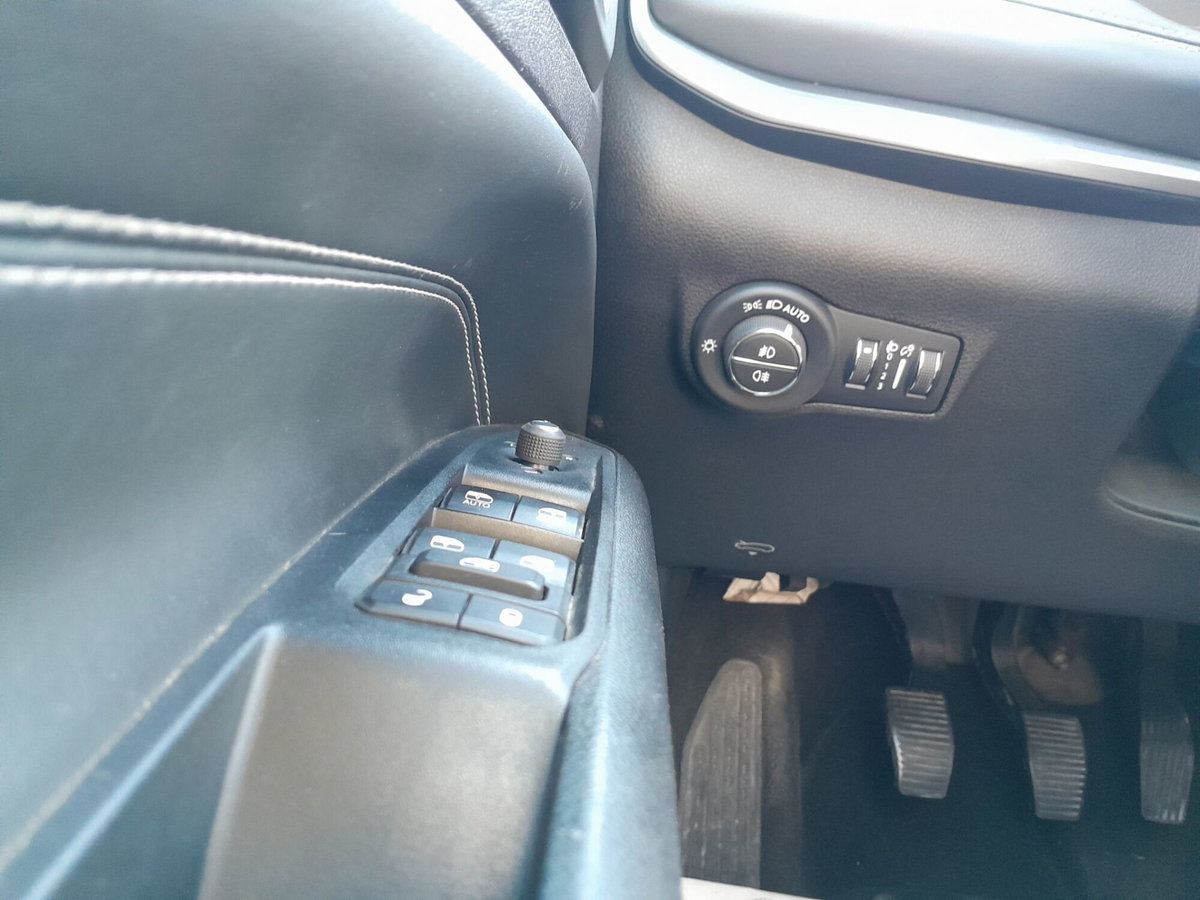 Jeep Compass 1.6 Multijet II 2WD Limited (17)